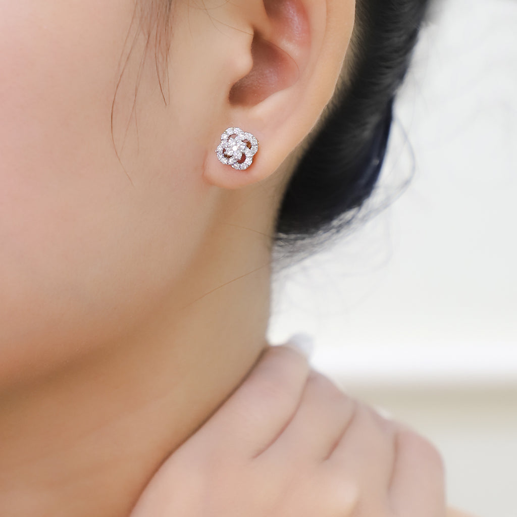 လေးဖက်ပွင့် | Clover Diamond